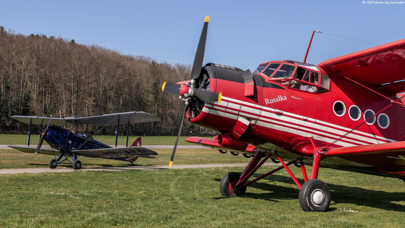 Zwei Doppeldecker: Gipsy Moth und Antonow