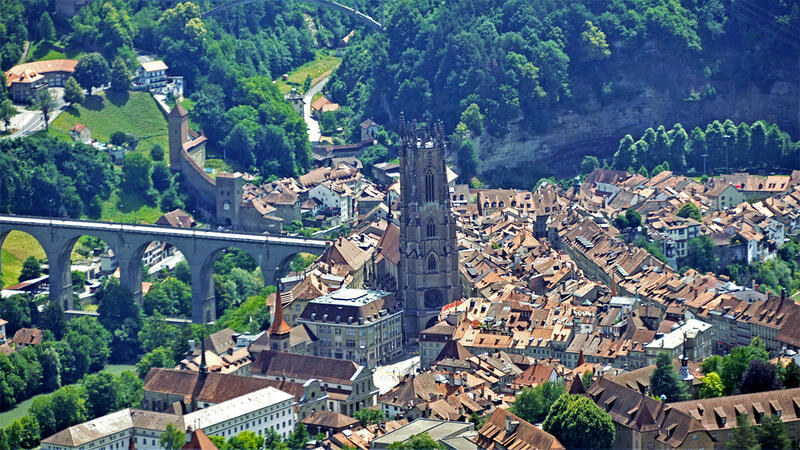 Fribourg mit Zähringerbrücke und Kathedrale St. Nikolaus