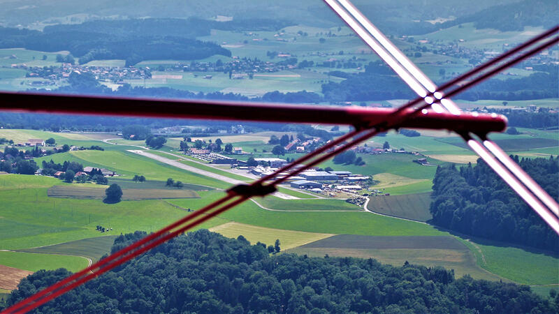 Fast im Fadenkreuz: Flugplatz von Ecuvillens (LSGE)
