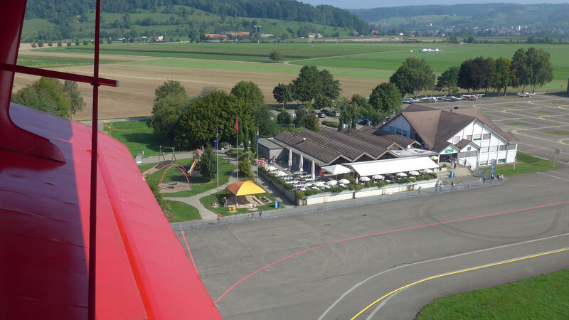 ...und aufs Flugplatz-Restaurant Cockpit