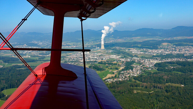 Blick über Gretzenbach auf das Kernkraftwerk Gösgen