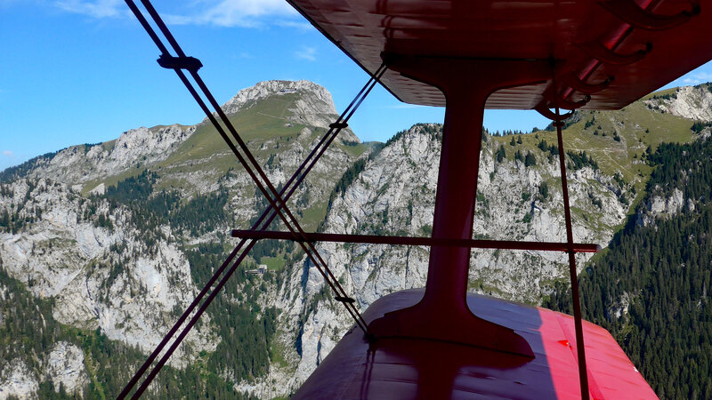 Vorbeiflug am mächtigen Stockhorn