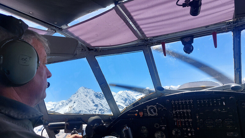 ...freut auch der Pilot sich über die prächtige Aussicht