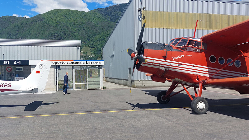 Es hat auch Avgas für Rusalka (nicht nur Jet A1)