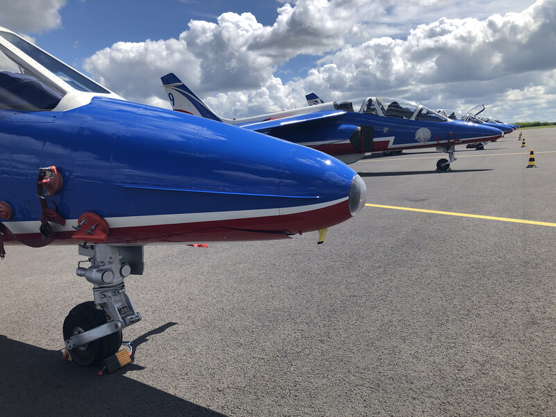 Die Alpha Jets der Patrouille de France in Reih und Glied