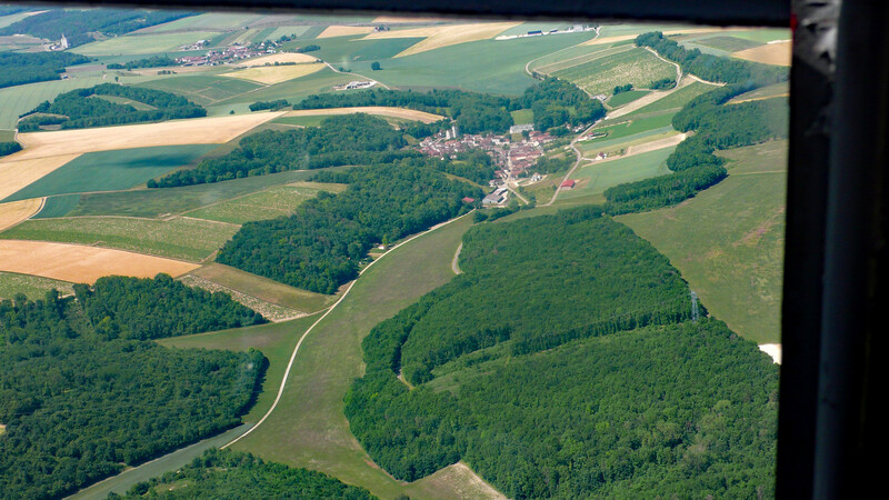 Burgunder Feld-Wald-Wiesen-Landschaft