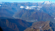 Blick übers Valsesia (Tal der Sesia, Provinz Vercelli), in der rechten oberen Ecke die Dufourspitze