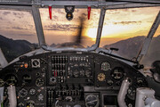 Ein Blick ins Cockpit der Antonov An-2 YL-LEI, in leichtem Steigflug