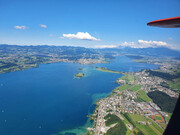 Blick zurück auf Zürichsee, Seedamm und Obersee