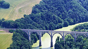 Das Eisenbahnviadukt Grandfey herangezoomt