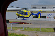 Rettungshelikopter von Lions Air bei Landung
