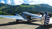 Eine der Beech B18 der "Classic Formation"